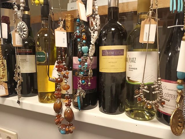 Lot 246 - flessen wijn. 34 stuks - afbeelding 2 van  3