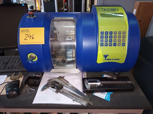 Lot 246 - kc5 sleutelmachine met toebehoren - afbeelding 1 van  3