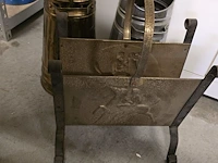 Lot 246 - koperen krantenbak koperen koolkit en metalen koolkit - afbeelding 4 van  4