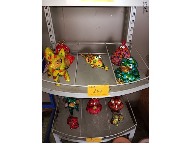 Lot 247 - beeldjes pomme pidou. 5 stuks - afbeelding 1 van  2