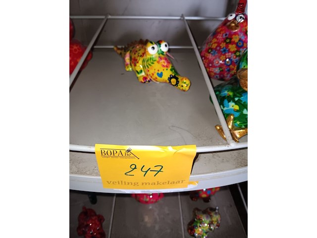 Lot 247 - beeldjes pomme pidou. 5 stuks - afbeelding 2 van  2