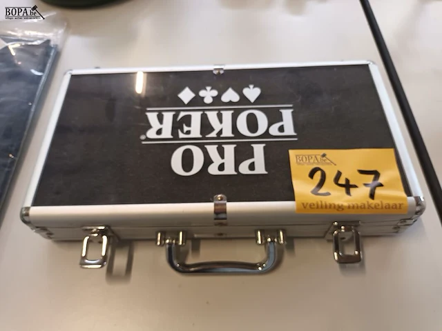 Lot 247 - pokerset in koffertje - afbeelding 1 van  3