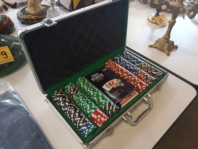 Lot 247 - pokerset in koffertje - afbeelding 3 van  3