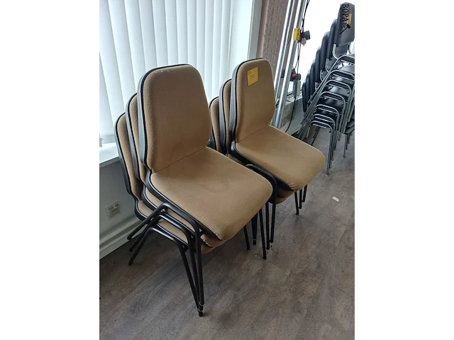 Lot 247 - stoffen vergaderstoelen. 6 stuks - afbeelding 1 van  3