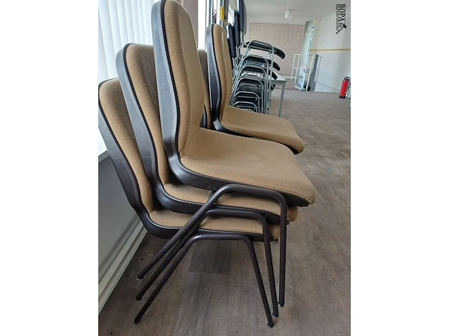 Lot 247 - stoffen vergaderstoelen. 6 stuks - afbeelding 2 van  3