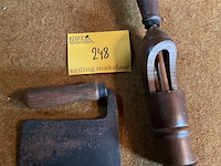 Lot 248 - antieke gebruiksvoorwerpen gebruiksvoorwerpen hakmes en kurk - afbeelding 1 van  1
