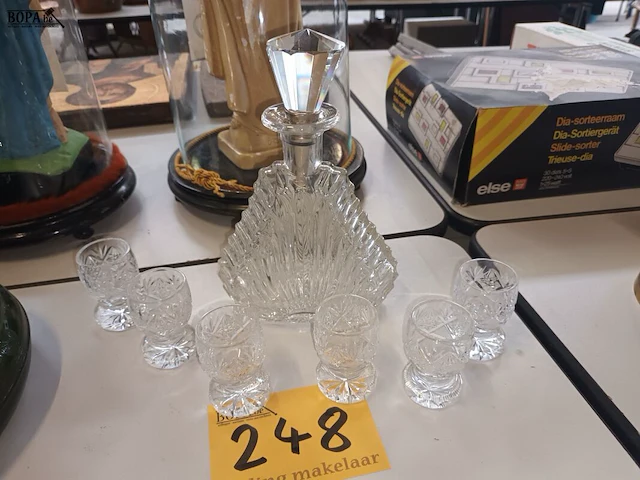 Lot 248 - karaf en glazen - afbeelding 1 van  4