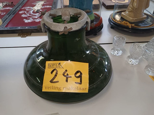 Lot 249 - glazen kerstboomvoet - afbeelding 1 van  3