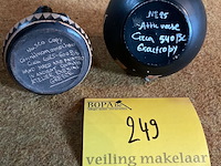 Lot 249 - griekse kruikjes in aardewerk copijen - afbeelding 3 van  3