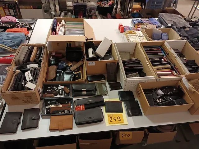 Lot 249 - lederwaren - afbeelding 1 van  6