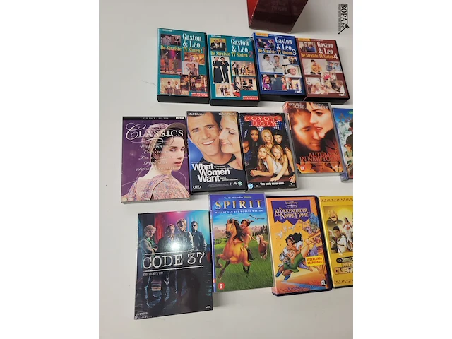 Lot 249 - partij videocassettes 16 ex. - afbeelding 2 van  3