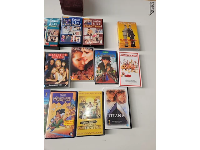 Lot 249 - partij videocassettes 16 ex. - afbeelding 3 van  3