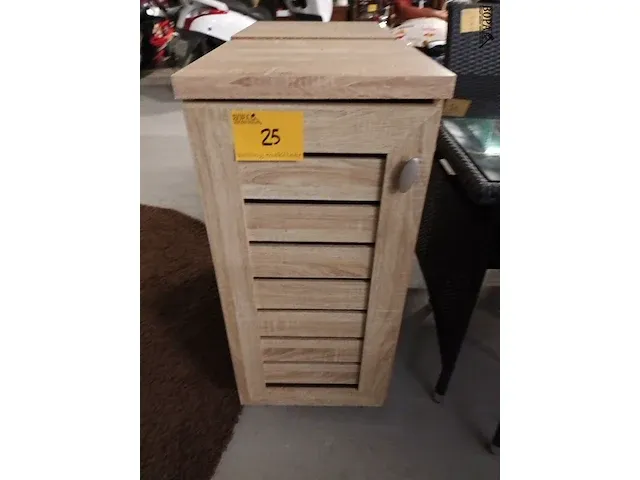 Lot 25 - bijzetkastjes. 2 stuks - afbeelding 2 van  5