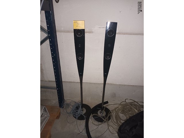 Lot 25 - boxen op voet lg. 2 stuks - afbeelding 1 van  3