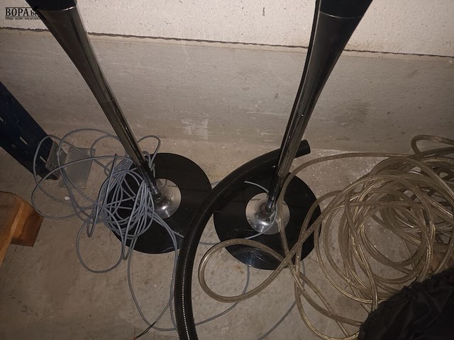 Lot 25 - boxen op voet lg. 2 stuks - afbeelding 3 van  3