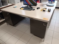 Lot 25 - bureau - afbeelding 1 van  4