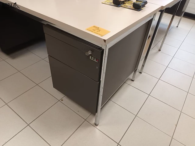 Lot 25 - bureau - afbeelding 3 van  4