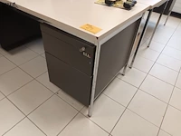 Lot 25 - bureau - afbeelding 3 van  4
