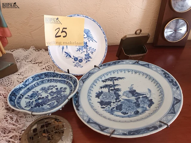 Lot 25 - decoratie en haakwerk. 11 stuks - afbeelding 4 van  5