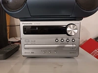Lot 25 - draagbare radio en microketen - afbeelding 2 van  3