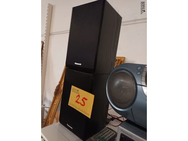 Lot 25 - draagbare radio en microketen - afbeelding 3 van  3