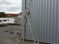 Lot 25 - driedelige aluminium ladder - afbeelding 1 van  4