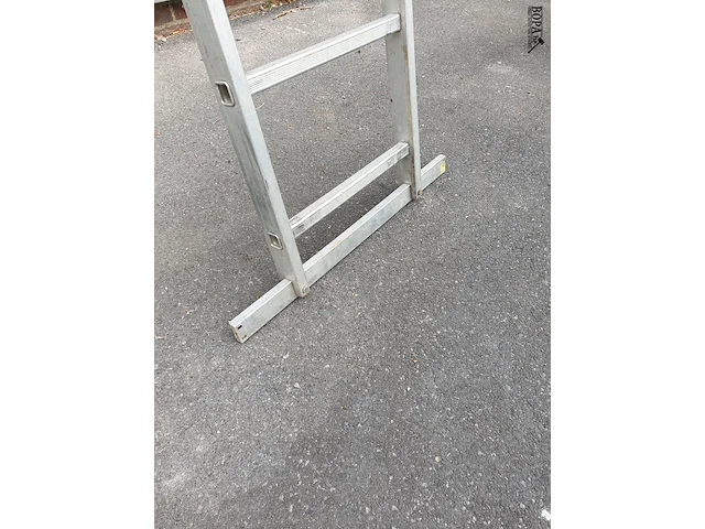 Lot 25 - driedelige aluminium ladder - afbeelding 3 van  4