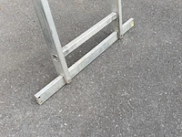 Lot 25 - driedelige aluminium ladder - afbeelding 3 van  4