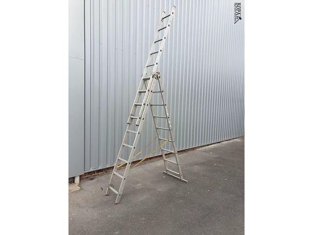 Lot 25 - driedelige aluminium ladder - afbeelding 4 van  4