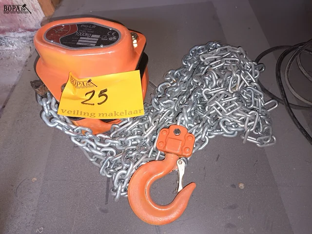 Lot 25 - elektrische takel - afbeelding 1 van  4