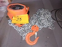 Lot 25 - elektrische takel - afbeelding 1 van  4