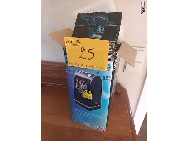 Lot 25 - filmscanner - afbeelding 1 van  2
