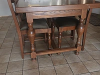 Lot 25 - houten eetkamer tafel - afbeelding 2 van  3