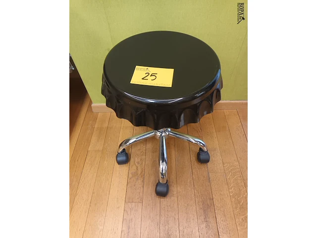 Lot 25 - krukje - afbeelding 1 van  3
