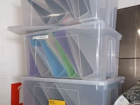 Lot 25 - kunststof bakken met ringmappen. 3 stuks - afbeelding 1 van  2