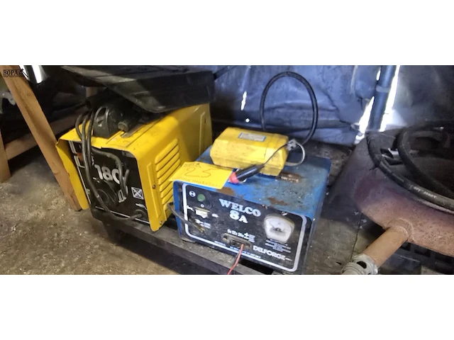 Lot 25 - lastoestel en batterijlader en compressor - afbeelding 1 van  3