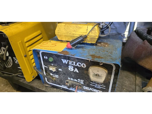 Lot 25 - lastoestel en batterijlader en compressor - afbeelding 2 van  3