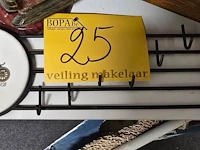 Lot 25 - lotje houten autootjes , boeksteunders en kapstok - afbeelding 2 van  5