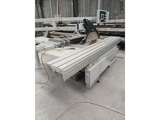 Lot 25 - paneelzaagmachine griggio - afbeelding 3 van  10