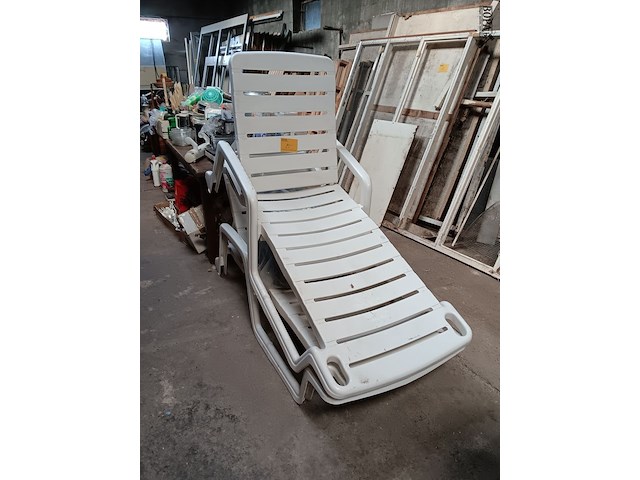 Lot 25 - pvc ligzetels. 2 stuks - afbeelding 1 van  3