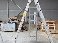 Lot 25 - uitschuifbare ladder - afbeelding 1 van  3