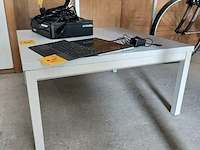 Lot 25 - vierkante lage tafel - afbeelding 1 van  2