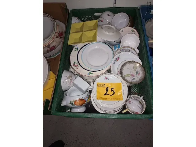 Lot 25 - vintage huisraad. 1 bak - afbeelding 1 van  4