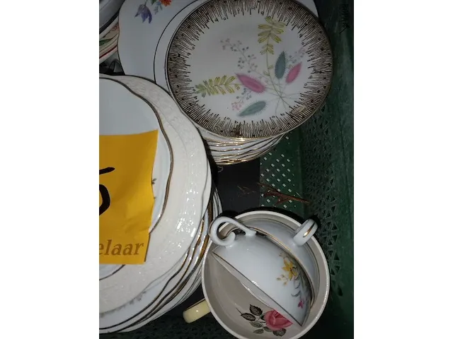 Lot 25 - vintage huisraad. 1 bak - afbeelding 2 van  4