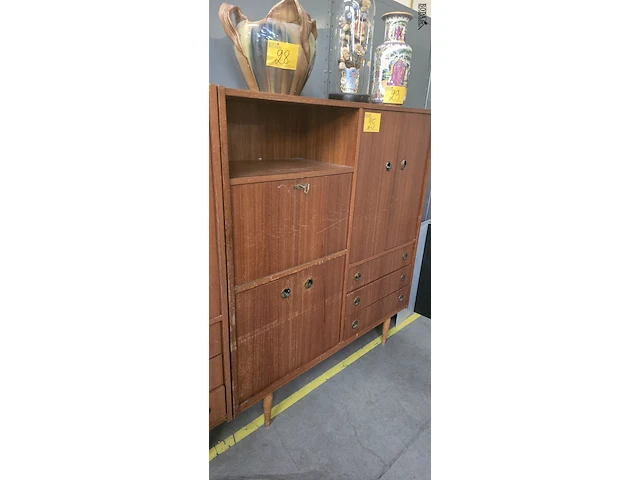 Lot 25 - vintage kast - afbeelding 1 van  5