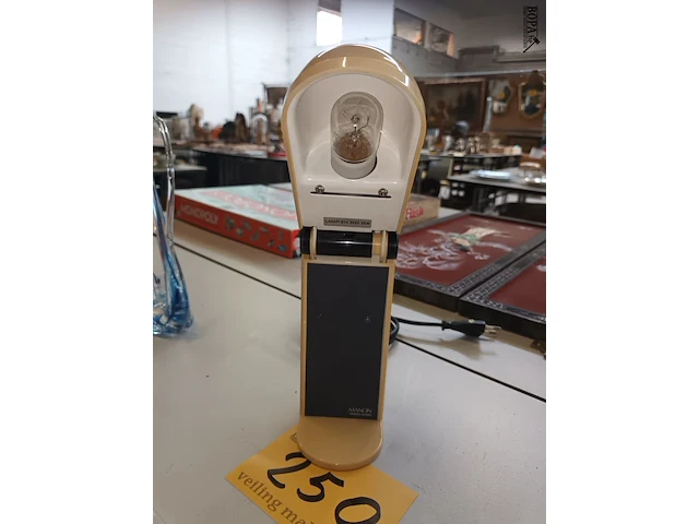 Lot 250 - bureaulamp manon yamada-shomei - afbeelding 2 van  4