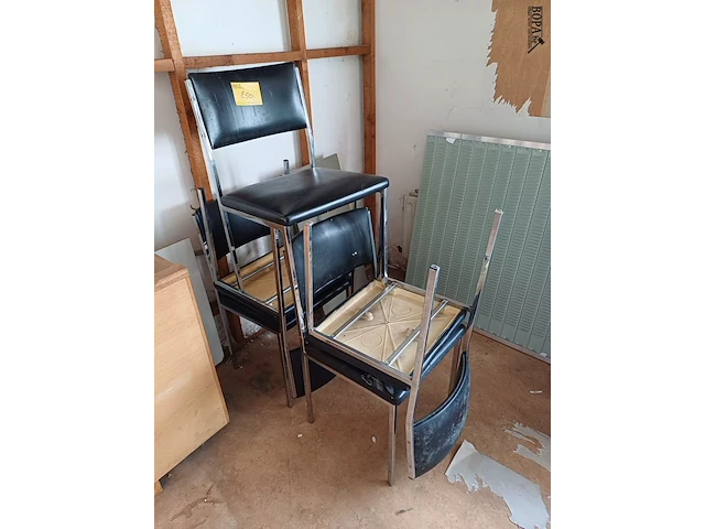Lot 250 - keukenstoelen. 5 stuks - afbeelding 1 van  3