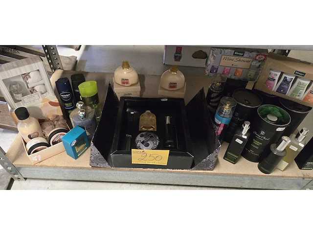 Lot 250 - lot huisparfums, setjes, jean paul gaultier, shampoo.. - afbeelding 1 van  5