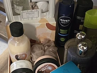 Lot 250 - lot huisparfums, setjes, jean paul gaultier, shampoo.. - afbeelding 2 van  5
