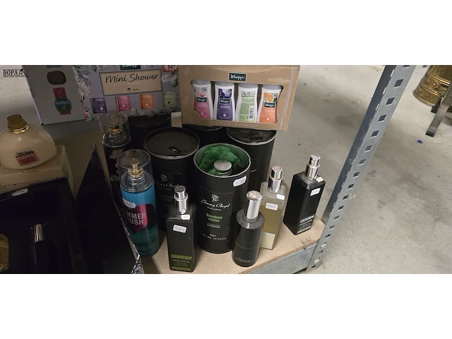 Lot 250 - lot huisparfums, setjes, jean paul gaultier, shampoo.. - afbeelding 5 van  5